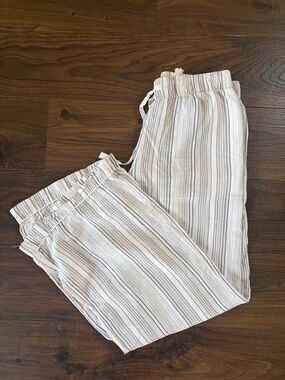Gilligan & O'Malley White Drawstring Pants with Gray Stripes